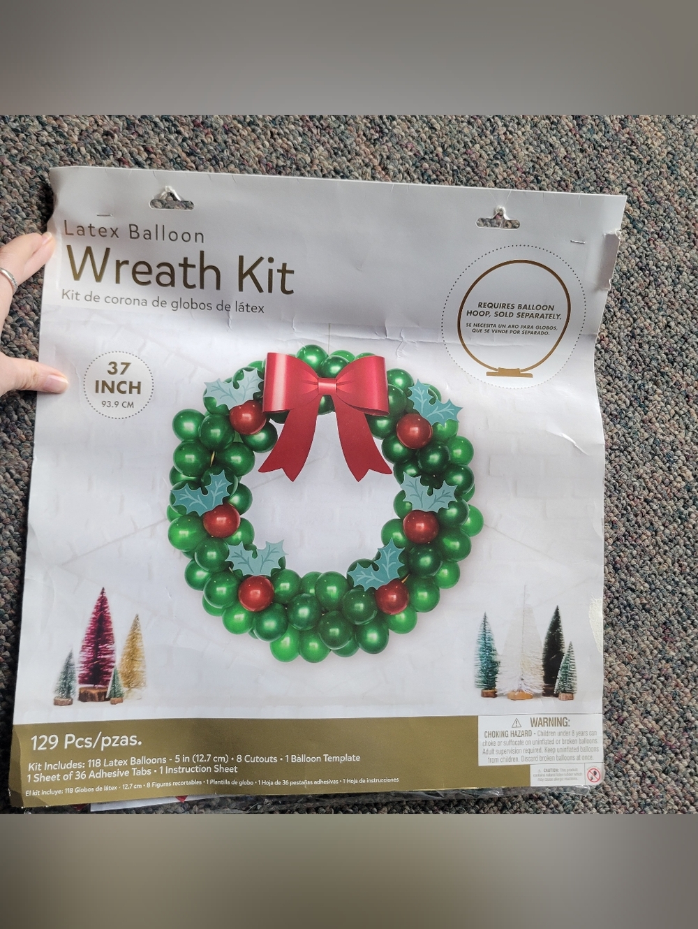 Latex Balloon Wreath Kit - Green and Red Holiday Decor